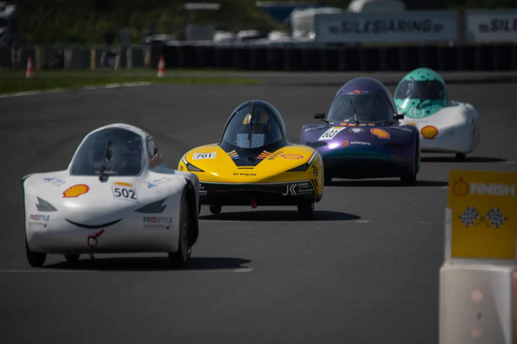 Shell Eco Marathon 2025 járművek egy sorban